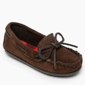 MINNETONKA 2773 Toddler Suede Plaid Lined Boat Moccasin Shoe Chocolate Brown (9)
